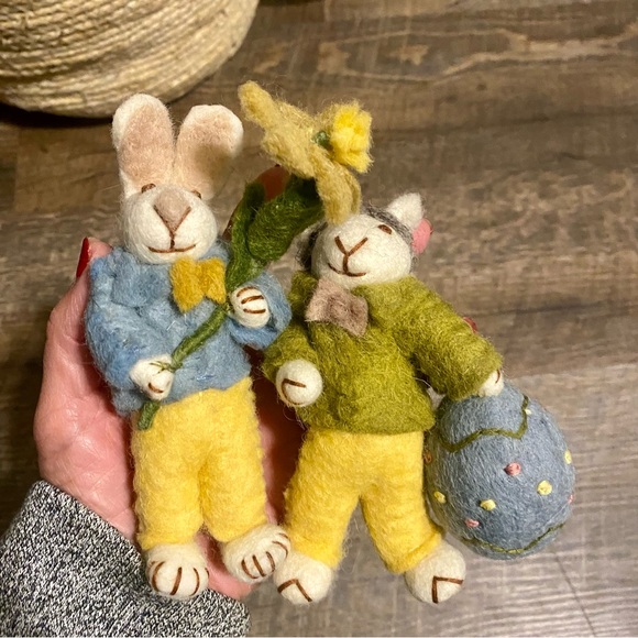 Gry & Sif Wool Bunny Bowtie & Flower Grey Sheep with Green Jacket Egg Fair Trade - Picture 11 of 11